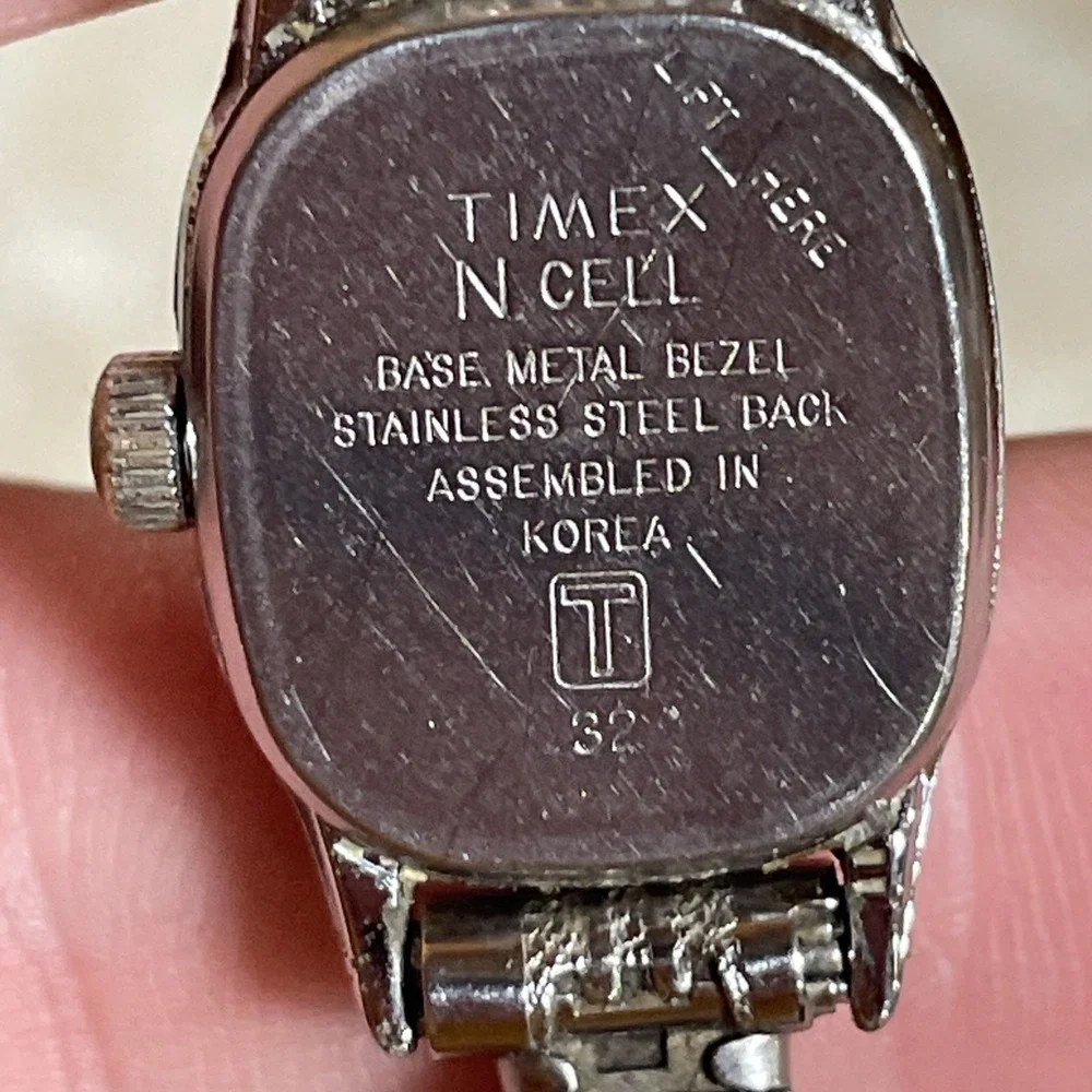 Vintage Timex Quartz Bracelet Band N'Cell, Rounded Rectangle Face,‎ Silver Tone